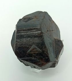 Pirita con Goethita conjunto de maclas Cruz de Hierro