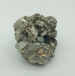 Pirita agrupación de cristales estriados