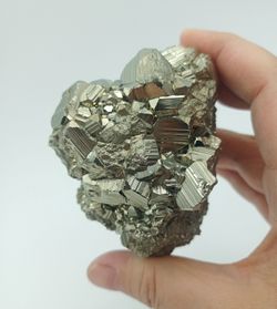Pirita agrupación de cristales estriados