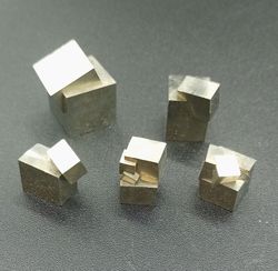 Pirita cubo. Lote de 5 piezas - Ref.J9