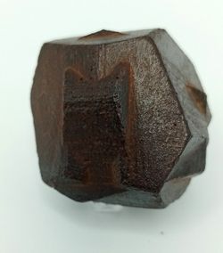 Pirita de cristales maclados en "Cruz de Hierro"
