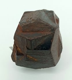 Pirita de cristales maclados en "Cruz de Hierro"