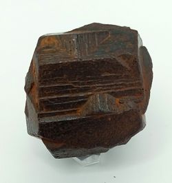 Pirita de cristales maclados en "Cruz de Hierro"