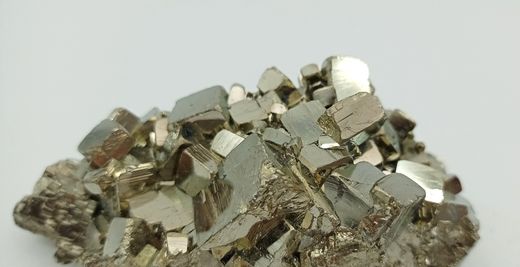 Pirita grupo de cristales