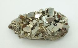 Pirita grupo de cristales