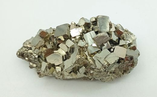 Pirita grupo de cristales