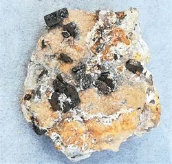 Pirrotina grupo de cristales en matriz