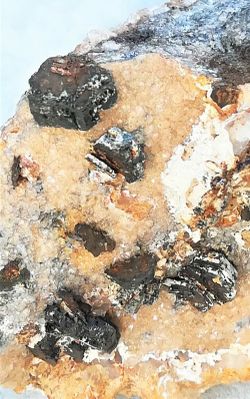 Pirrotina grupo de cristales en matriz
