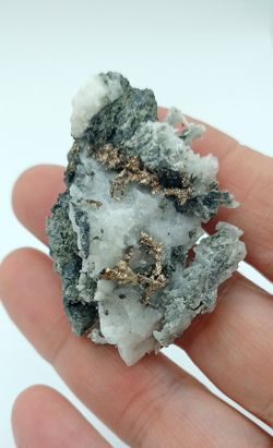 Plata nativa sobre matriz