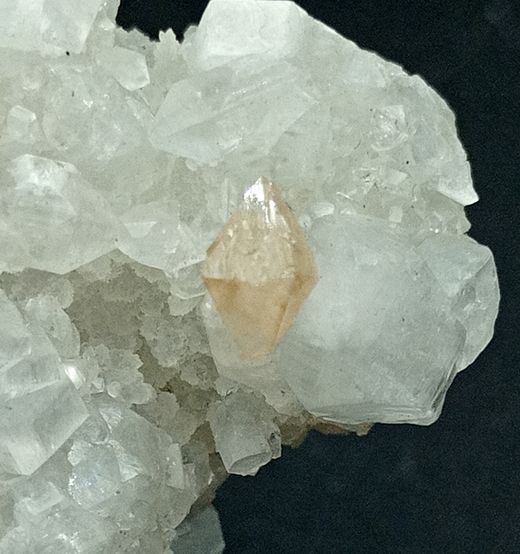 Powellita con Fluorapofilita