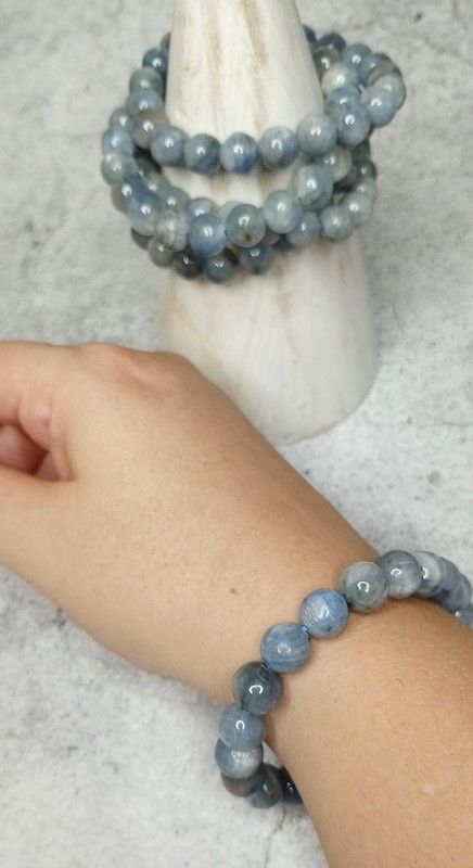 Pulsera de Cianita en bola de 8 mm