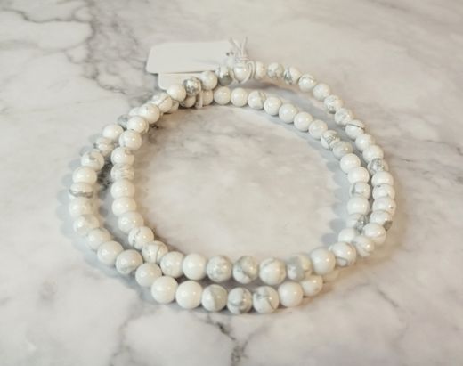 Pulsera de Howlita bola lisa 4 mm