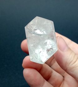 Punta de Cuarzo cristal de roca pulido