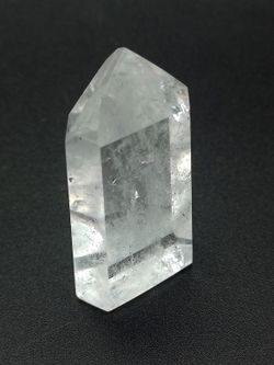 Punta de Cuarzo cristal de roca pulido