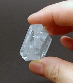 Punta de Cuarzo cristal de roca pulido