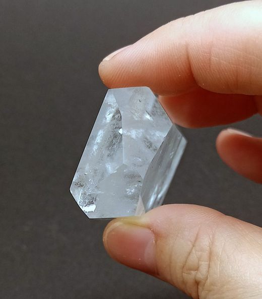 Punta de Cuarzo cristal de roca pulido