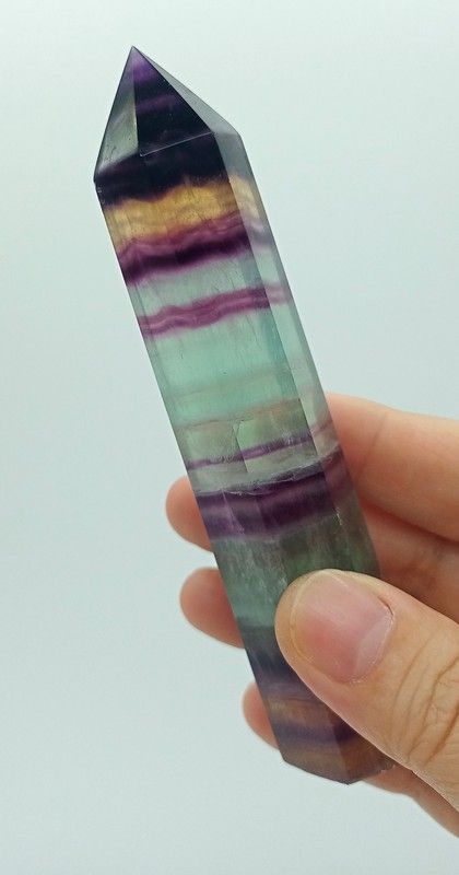 Punta pulida de Fluorita arcoíris