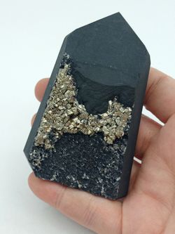 Punta Shungita y Pirita