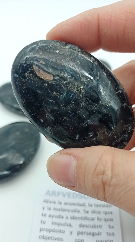 Rodado de Arfvedsonita XXL