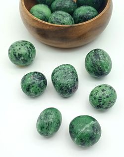 Rodado de Rubí con Zoisita