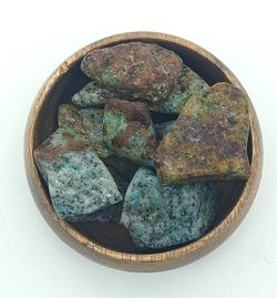 Rodados de Amazonita Blue Neon con Granate