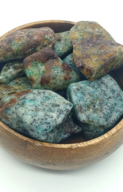 Rodados de Amazonita Blue Neon con Granate