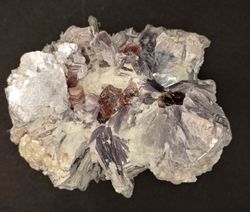 Rubelita (Turmalina rosa) en Lepidolita