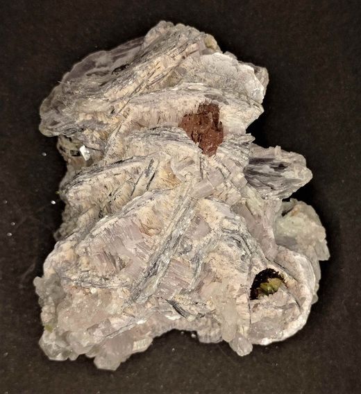 Rubelita (Turmalina rosa) en Lepidolita