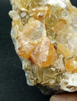 Scheelita cristales octaédricos