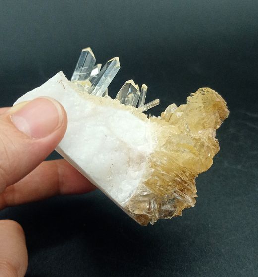 Selenita cristales sobre matriz