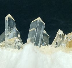 Selenita cristales sobre matriz