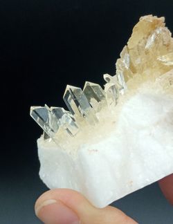 Selenita cristales sobre matriz