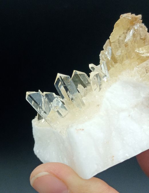 Selenita cristales sobre matriz
