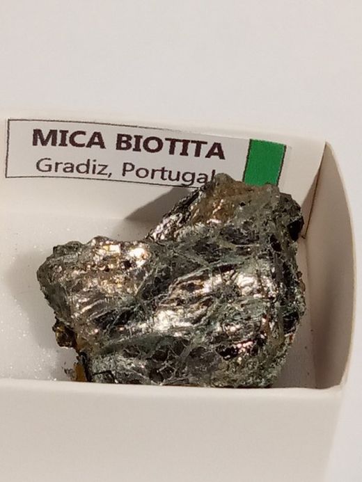 Minerales en cajita de 4x4. Serie verde