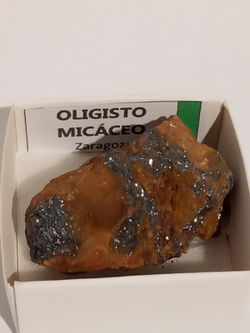 Minerales en cajita de 4x4. Serie verde