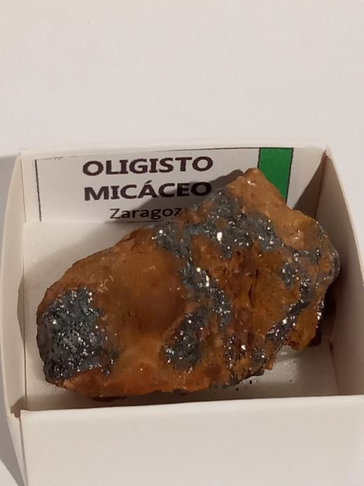 Minerales en cajita de 4x4. Serie verde