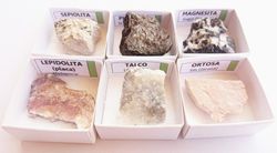 Minerales en cajita de 4x4. Serie verde