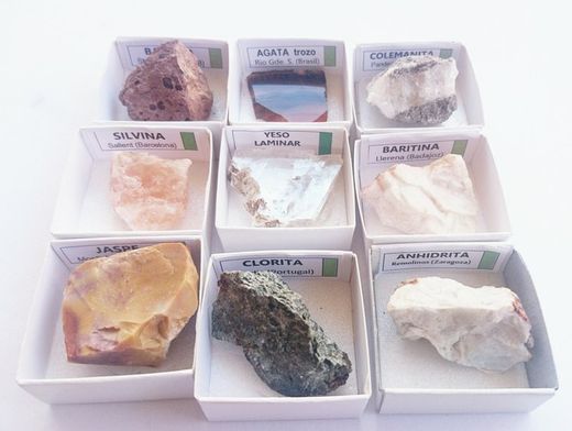 Minerales en cajita de 4x4. Serie verde