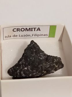 Minerales en cajita de 4x4. Serie verde