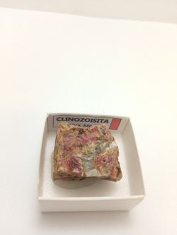 Minerales en cajita de 4x4. Serie roja.