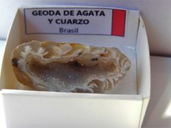 Minerales en cajita de 4x4. Serie roja.