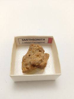 Minerales en cajita de 4x4. Serie roja.