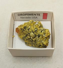 Minerales en cajita de 4x4. Serie roja.