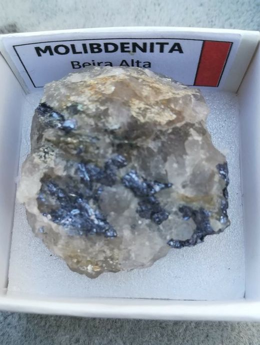 Minerales en cajita de 4x4. Serie roja.