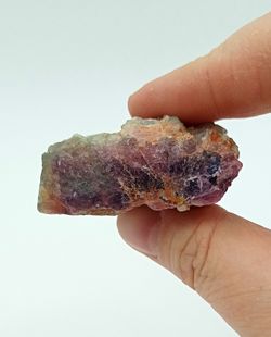 Turmalina bicolor (Elbaita). Fondo rosa pálido