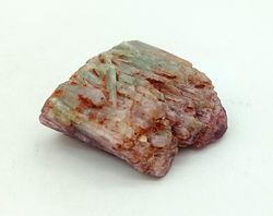 Turmalina bicolor (Elbaita). Fondo rosa pálido