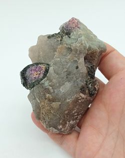 Turmalina corazón de sandía y Cuarzo