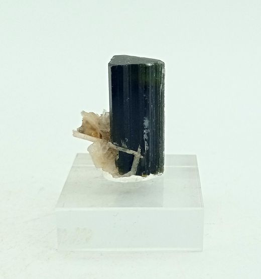 Turmalina verde cristal individual