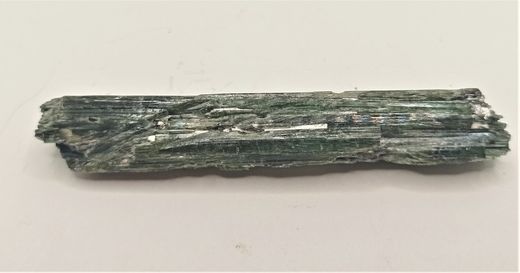 Turmalina verde (Cristal alargado)