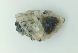 Elbaíta, variedad Acroíta
